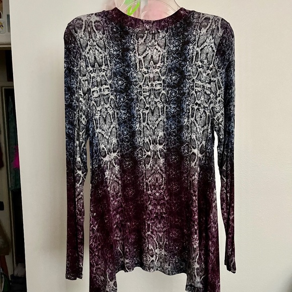 Jennifer Lopez SZ Med Long Sleeve Shark Bite Hemline Tunic Blouse with Keyhole - Picture 2 of 7